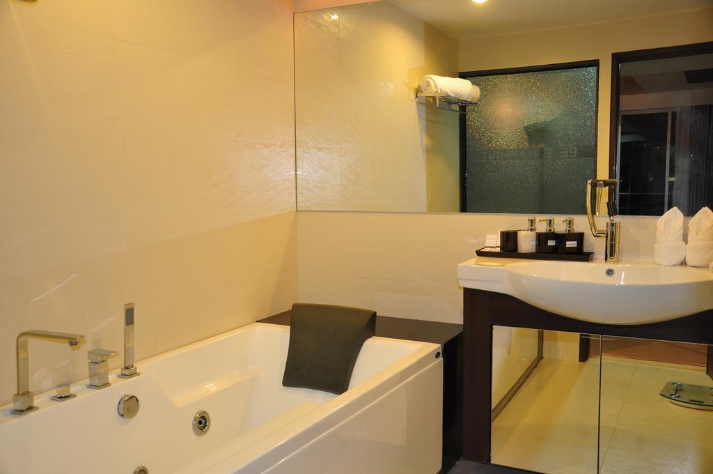 Palms @ Sukhumvit Executive Suite Bangkok Exterior photo