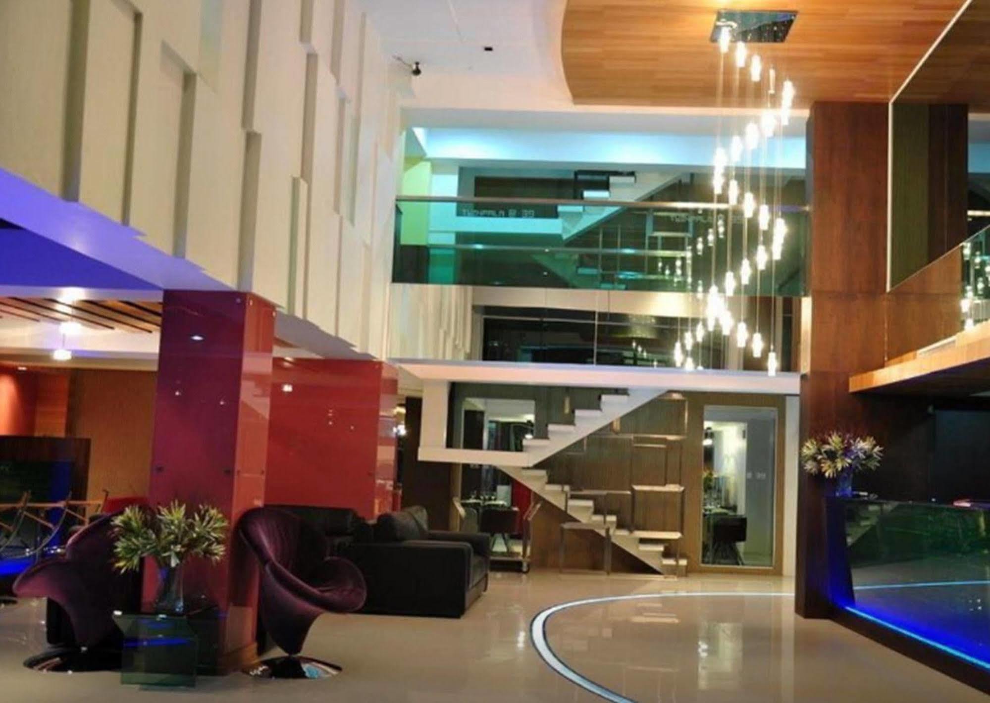 Palms @ Sukhumvit Executive Suite Bangkok Exterior photo