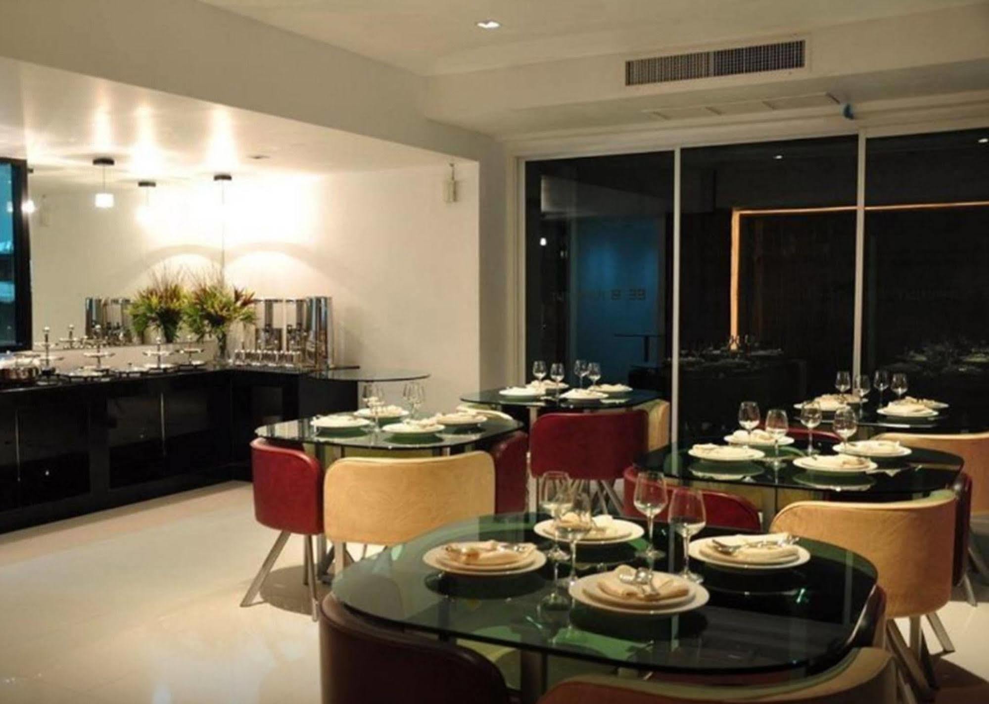 Palms @ Sukhumvit Executive Suite Bangkok Exterior photo