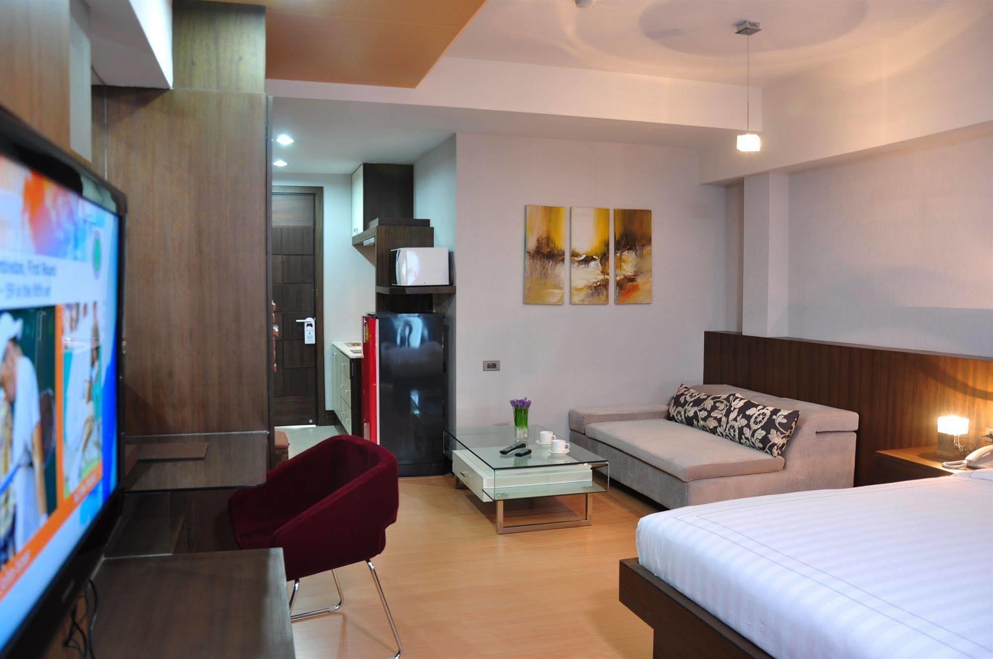 Palms @ Sukhumvit Executive Suite Bangkok Exterior photo
