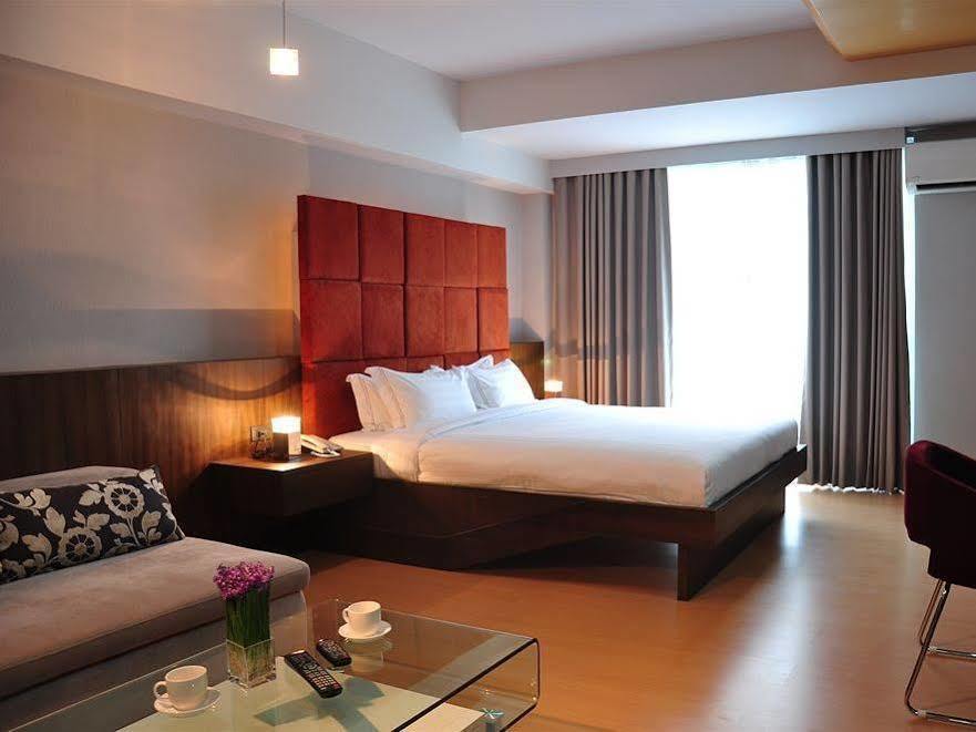 Palms @ Sukhumvit Executive Suite Bangkok Exterior photo