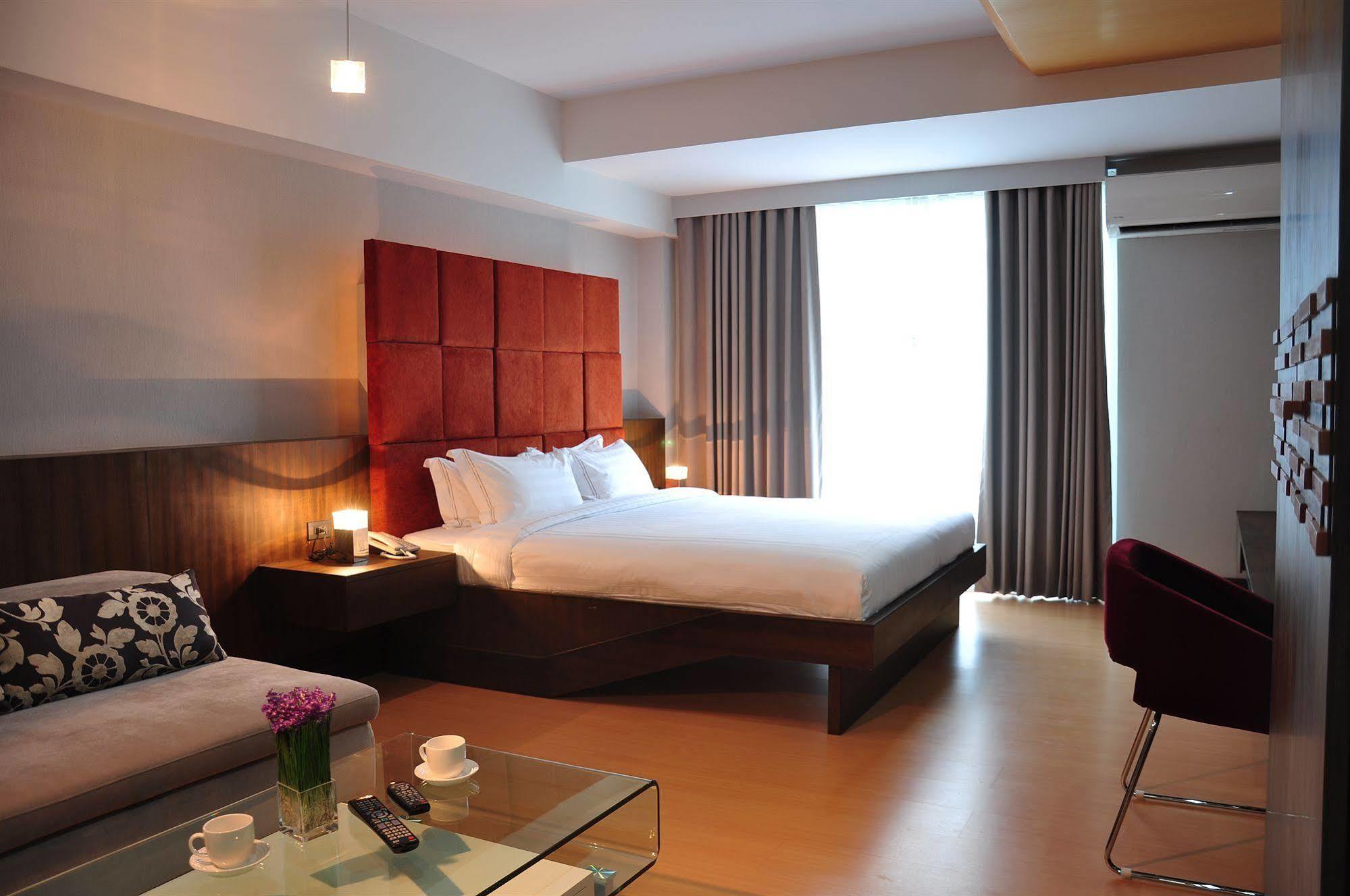 Palms @ Sukhumvit Executive Suite Bangkok Exterior photo
