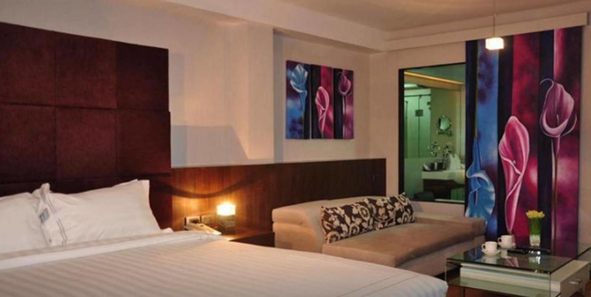 Palms @ Sukhumvit Executive Suite Bangkok Exterior photo